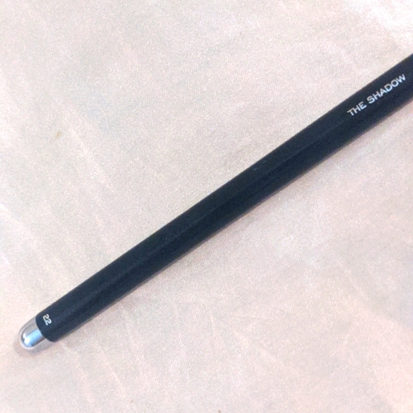 3/$33 - Marc Jacobs Eye Shadow Brush #22 - Picture 4 of 5